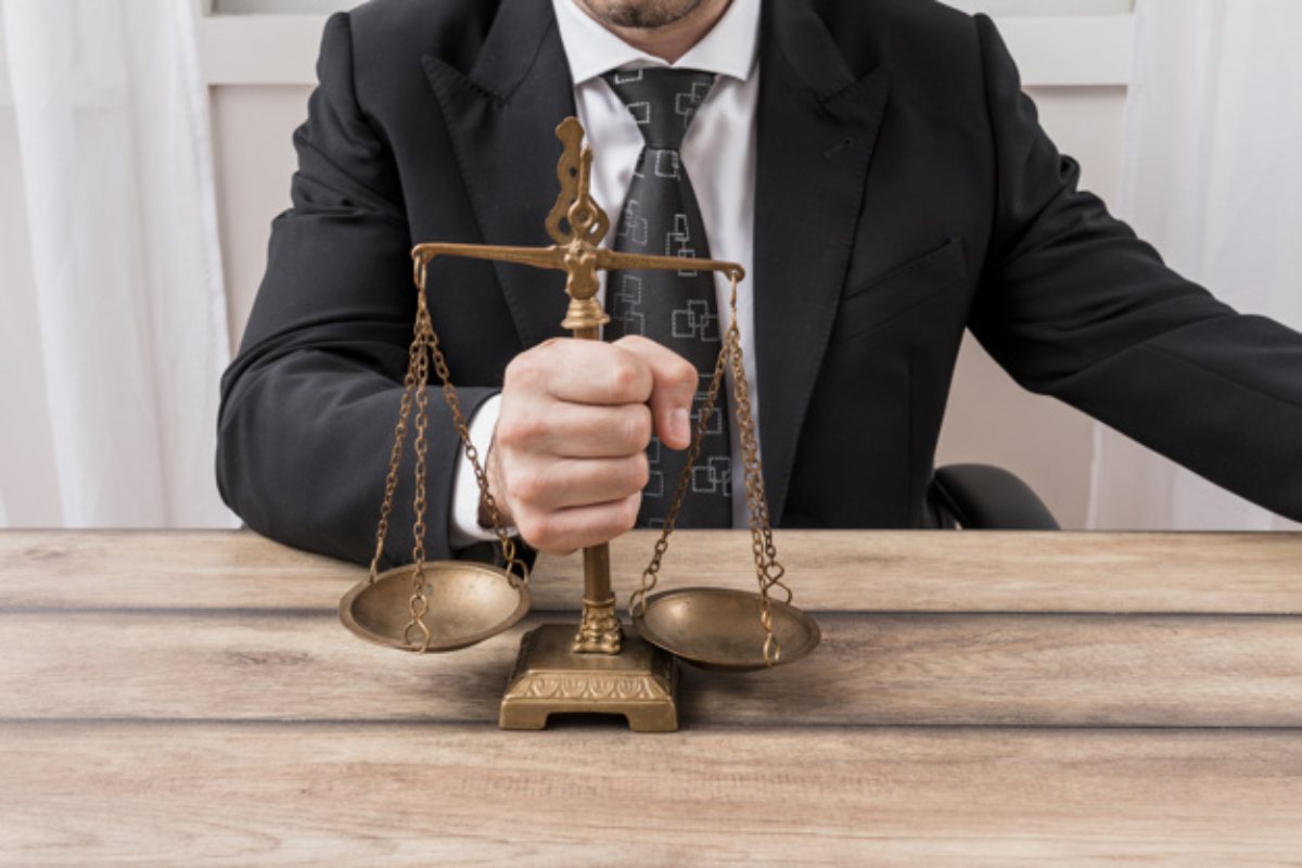 How Do Lawyers Get Paid, Anyway? Here's How It Works