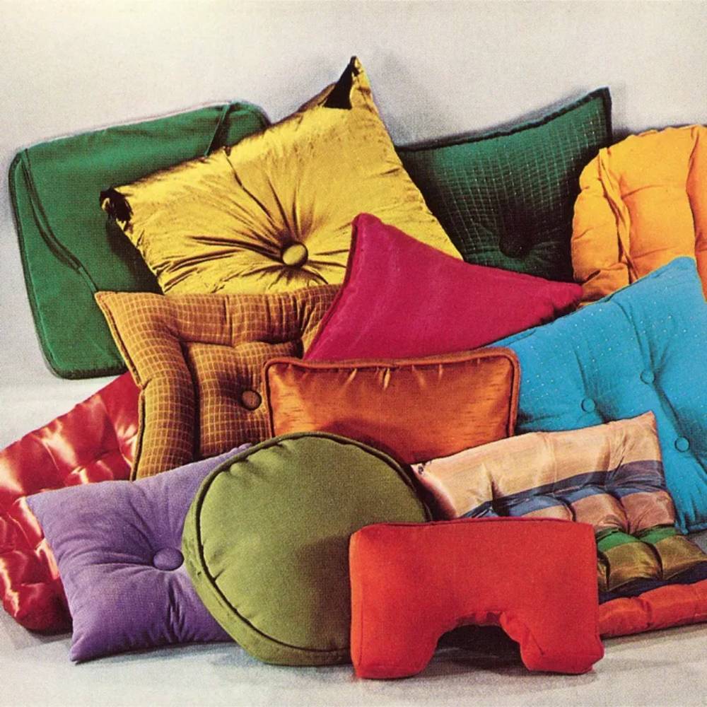 Stylish And Modern Pillows For Luxurious Room Décor: