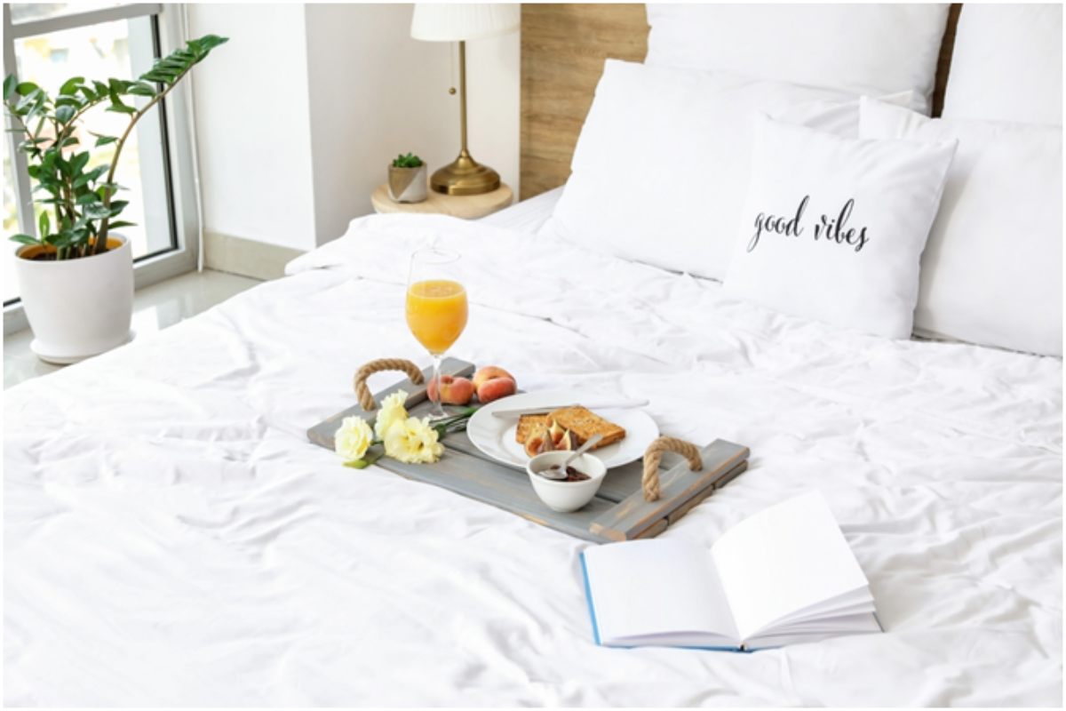 8 Tips for Serving Mom Breakfast in Bed This Mother's Day
