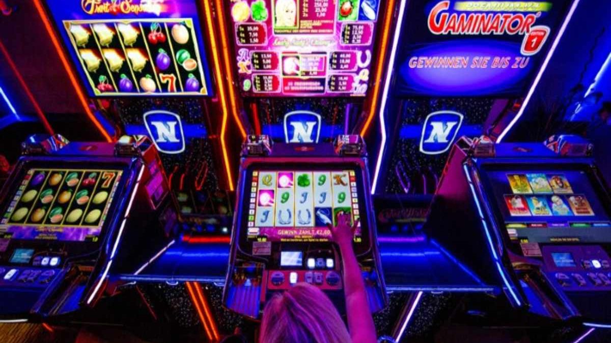 Are instant win games better than online slots? 