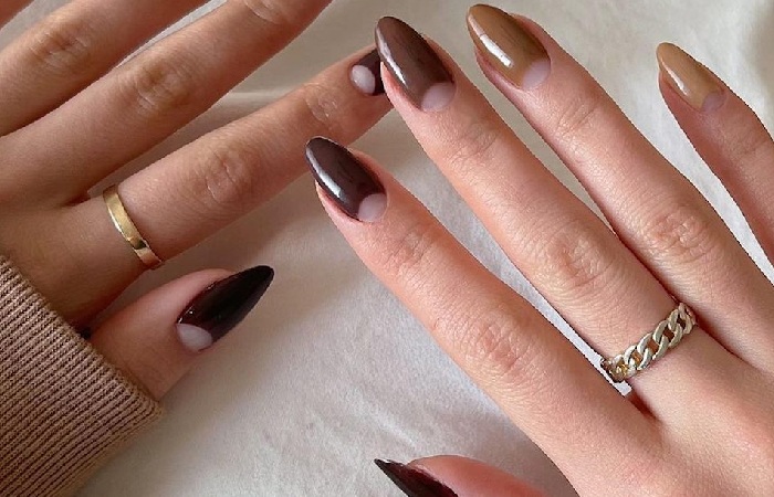 1 - The Classic Elegance: Minimalist Short Nails