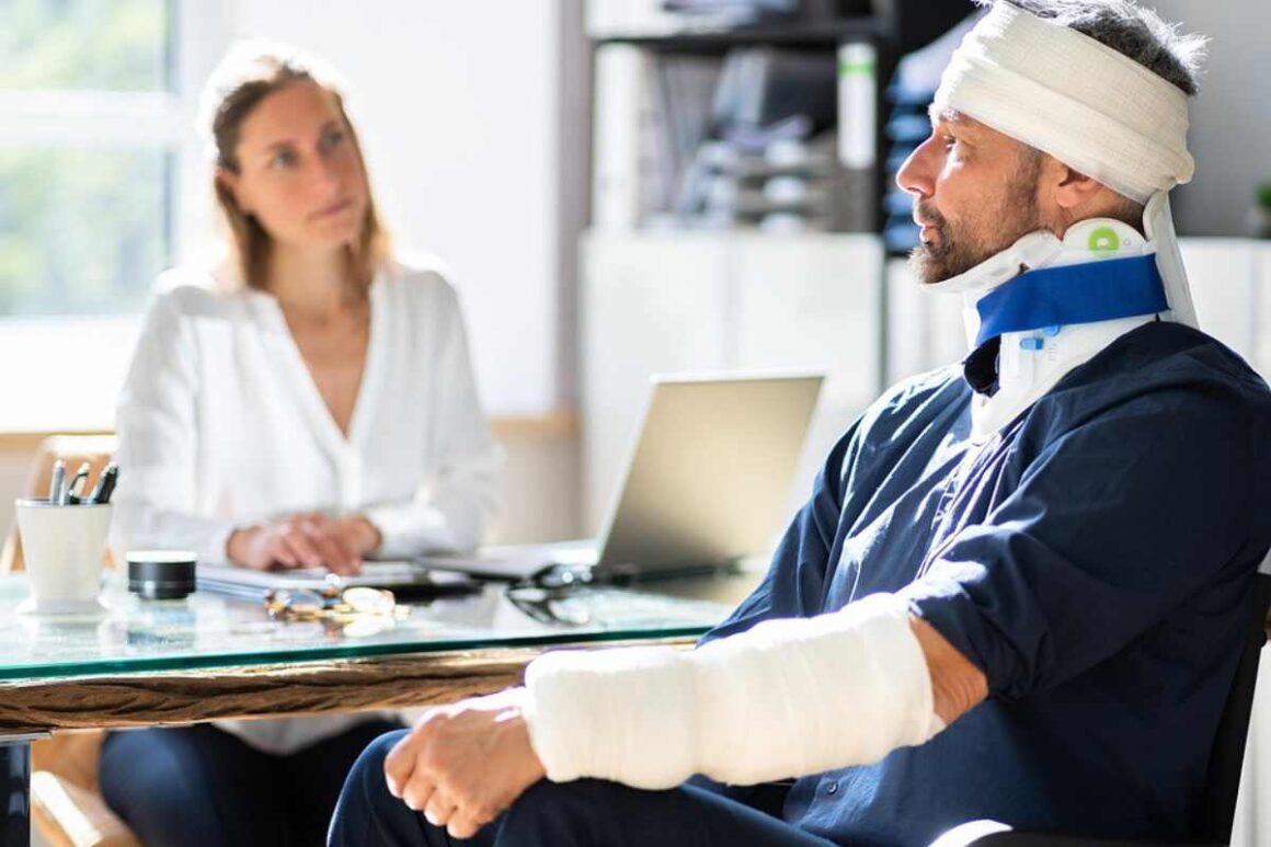 How Kansas City Personal Injury Lawyers Handle Complex Truck Accident Cases